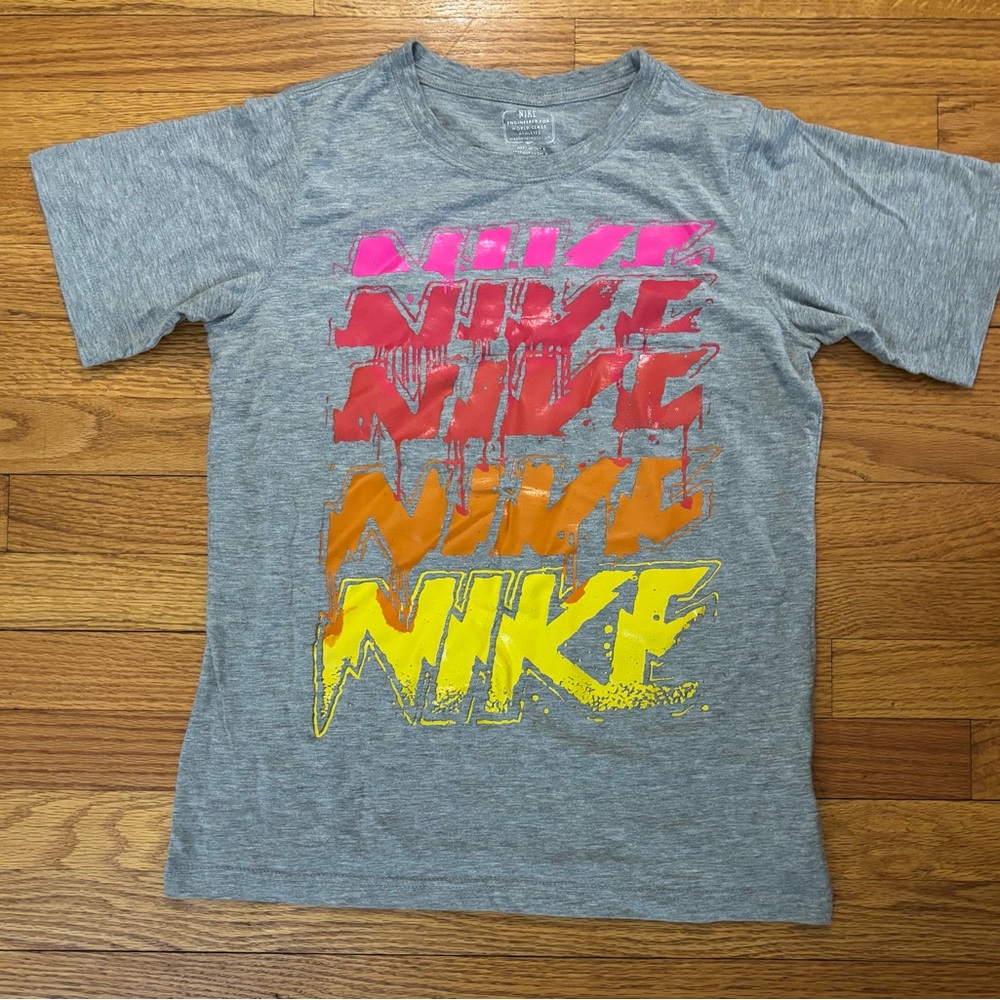 Nike Tshirt Boys Youth Large (12-13 yr) Multicolor Graphic Tee Logo Athletic